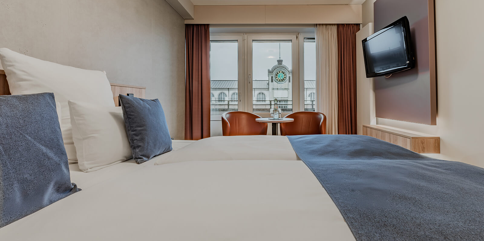 AH mit Queensize-Bett